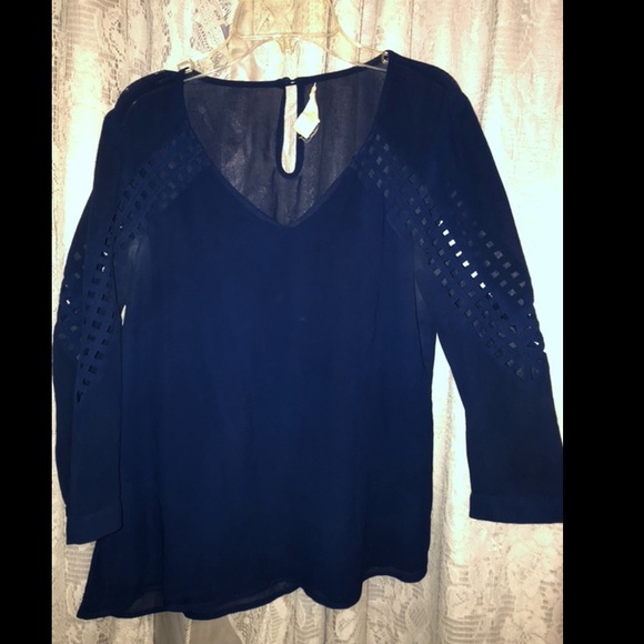 Top - Picture 2 of 2